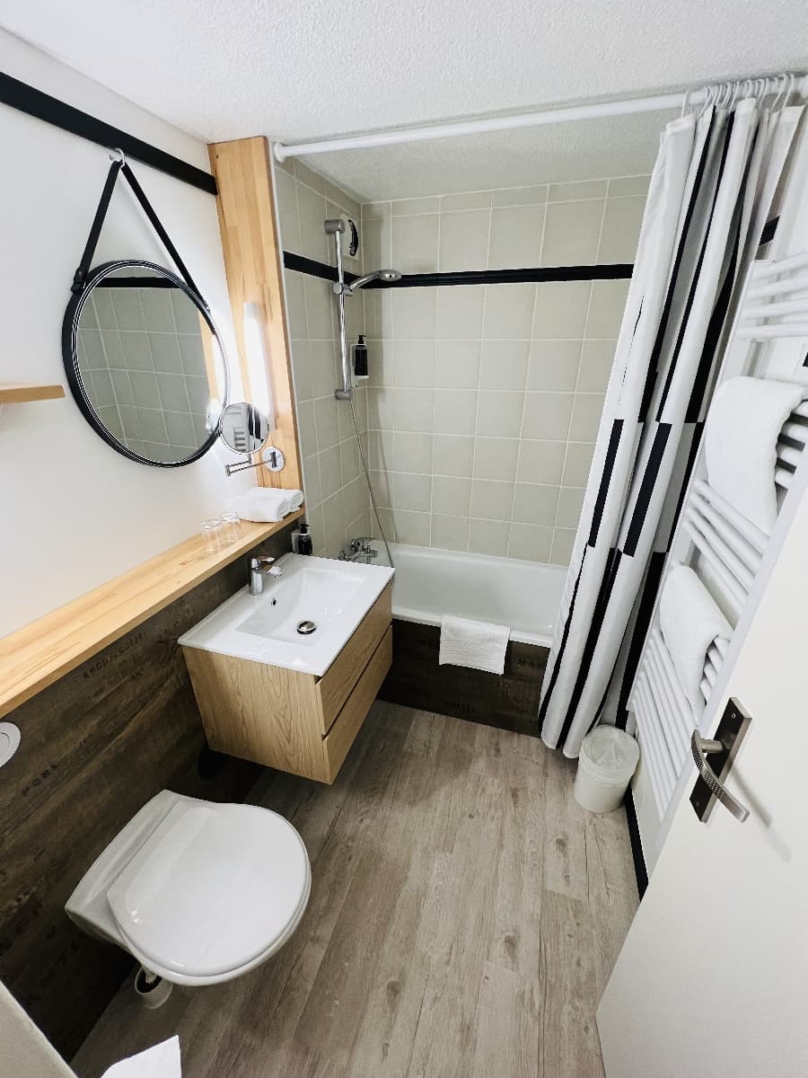 SALLE DE BAIN - CHAMBRE SUPERIEURE