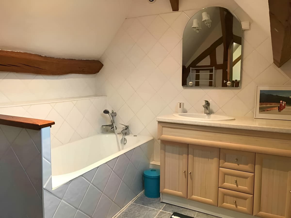 La laiterie Normande Saint Denis de Mailloc salle de bain baignoire etage