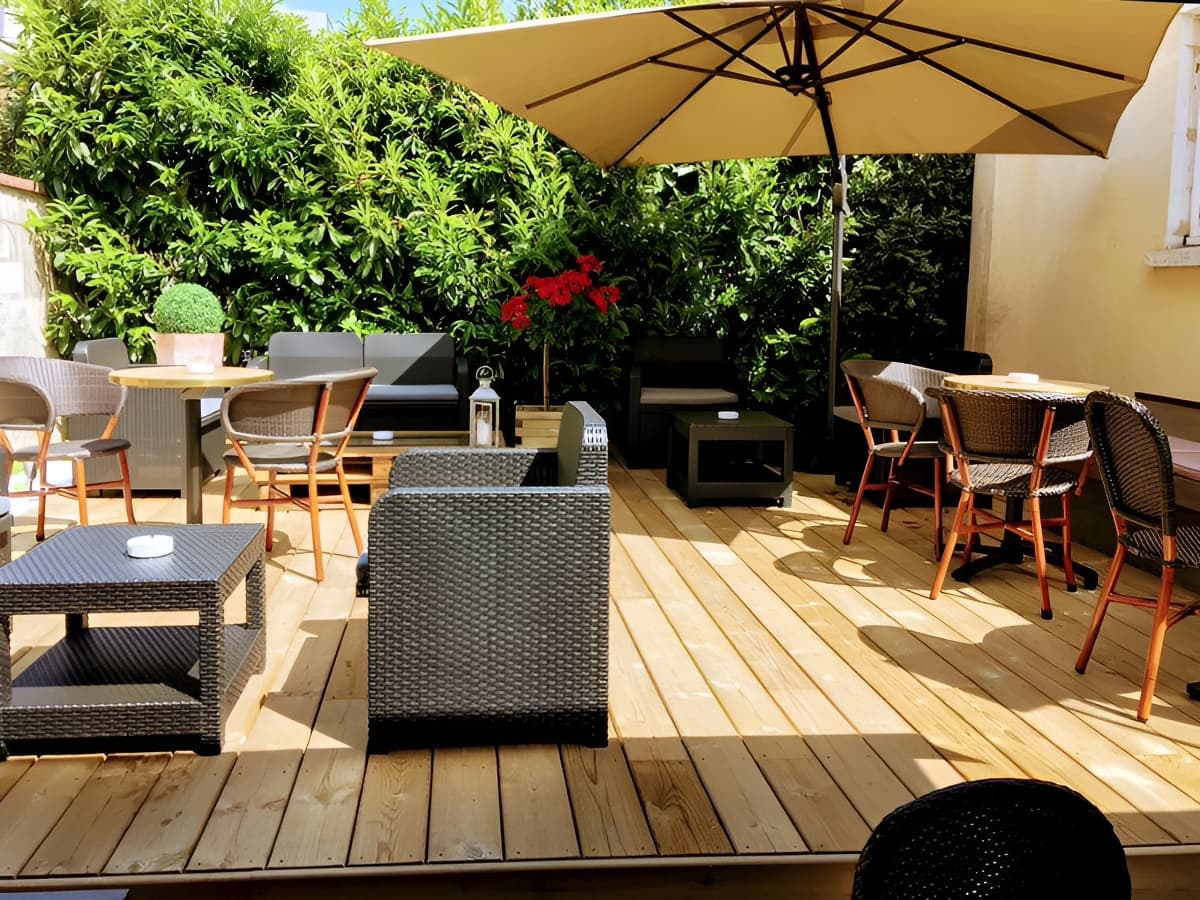 Le Carpedien-terrasse au soleil