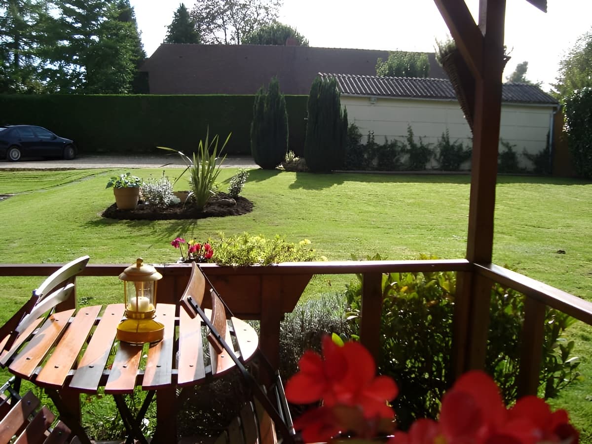 Les Bruyeres - B&B - Sylvie Lacressonniere - Ouilly du Houley (vue du jardin)