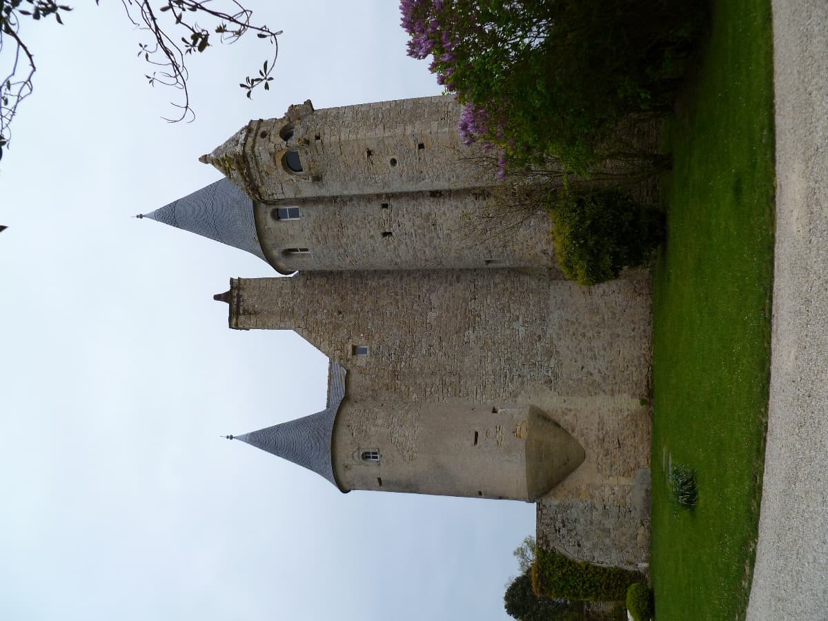 le manoir vu de la route