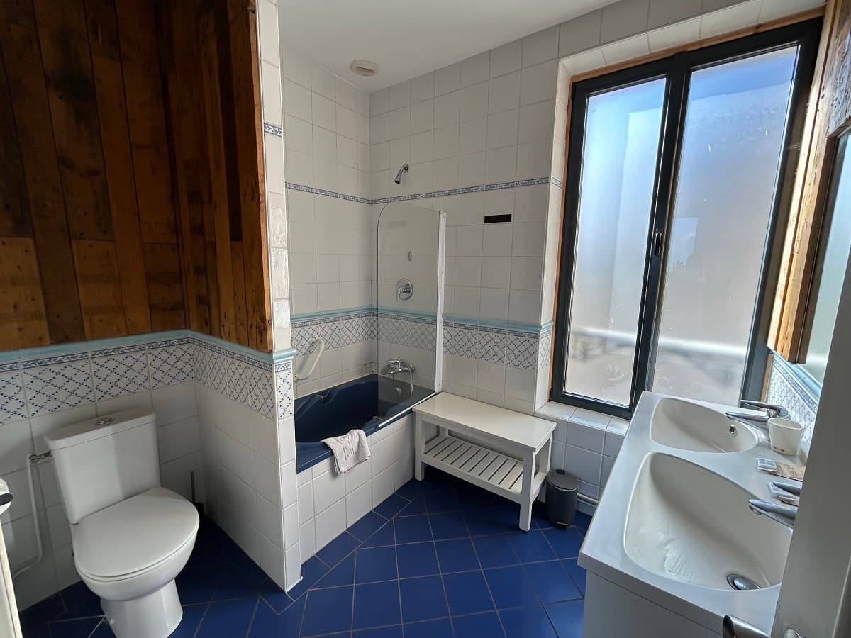 Papagayo-Chambre-salledebain-Saint-Aubin