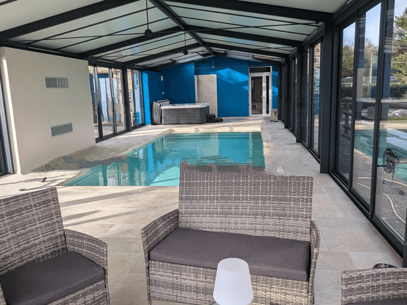 Piscine au sel équipée d'une nage à contre courant