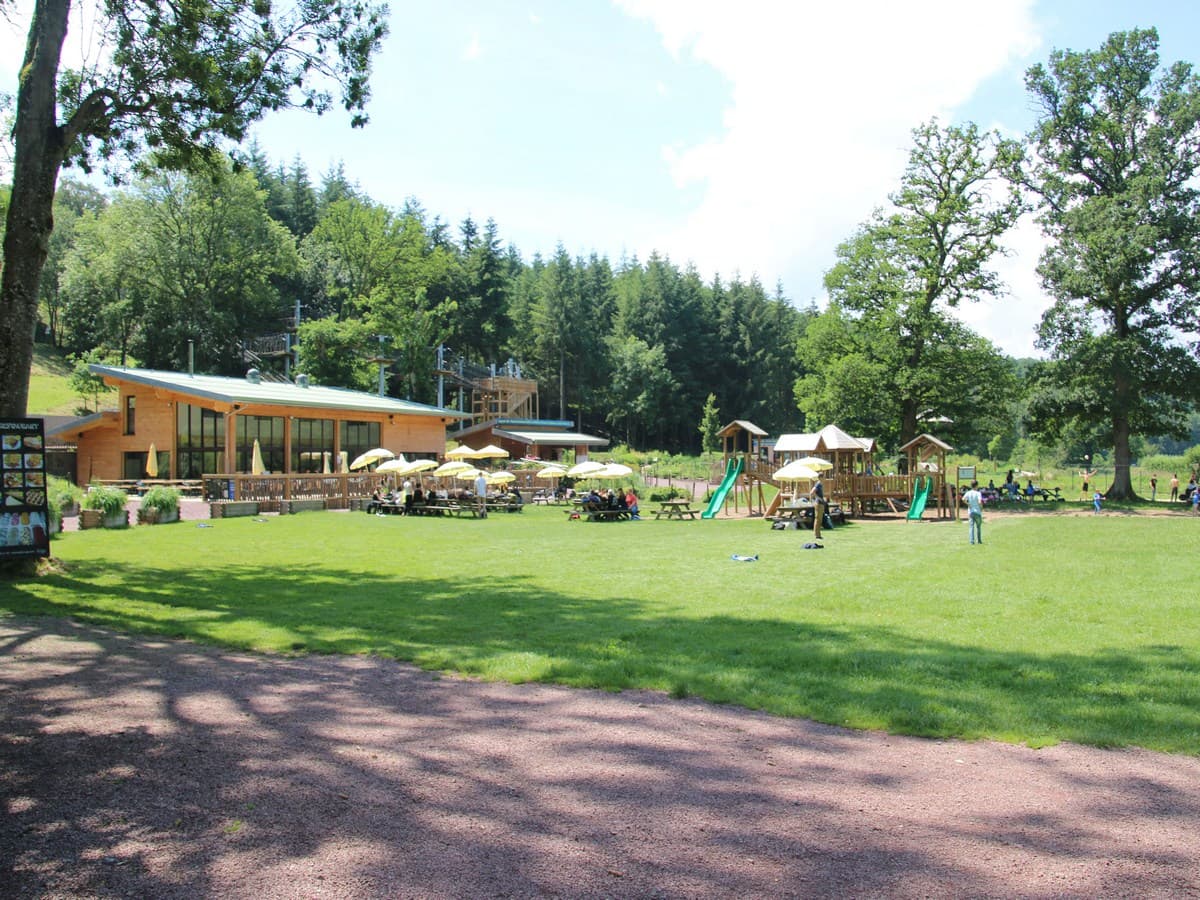 normandie-luge-restaurant-Les-trois-sens-couverts-salle-séminaire-réunions