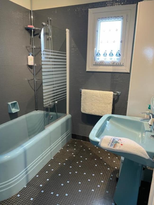 SALLE de BAIN au Rez de chaussée