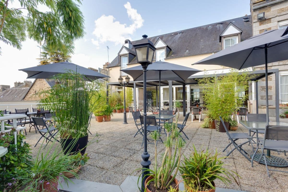 Saint-Hilaire-du-Harcouet_Le_Cygne_terrasse