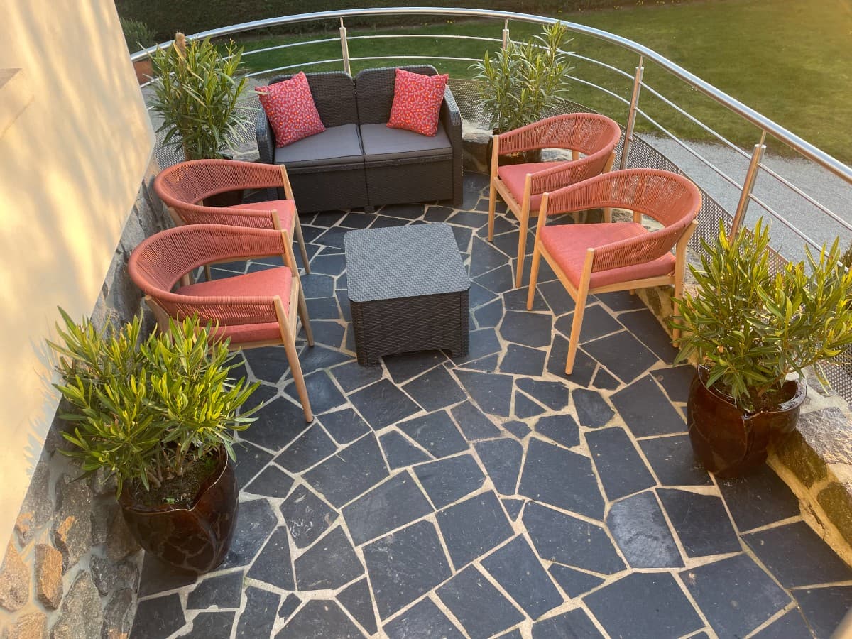 Terrasse d'accès au gîte