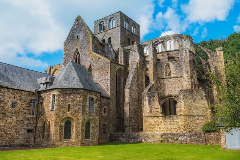 abbaye de hambye teddy bear photos (16)