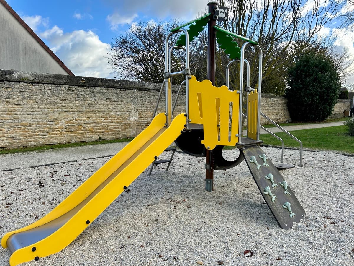 aire-de-jeux-paul-herbé-saint-aubin-toboggan