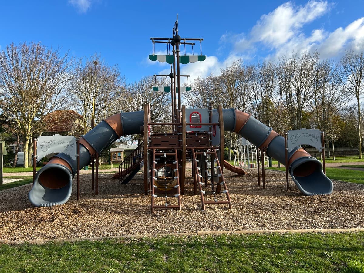 aire-de-jeux-saint-aubin-parc-pillier-structure