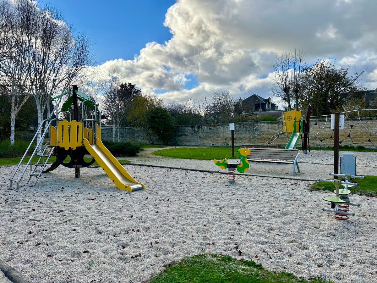 aire-de-jeux-saint-aubin-paul-herbé-toboggan