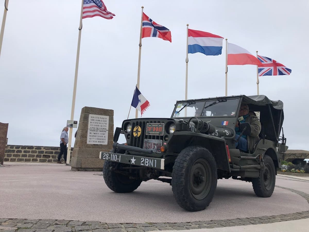 decouverte-en-jeep-des-plages-du-debarquement-compagnons-d-irene-credit-mathilde-lelandais (6)