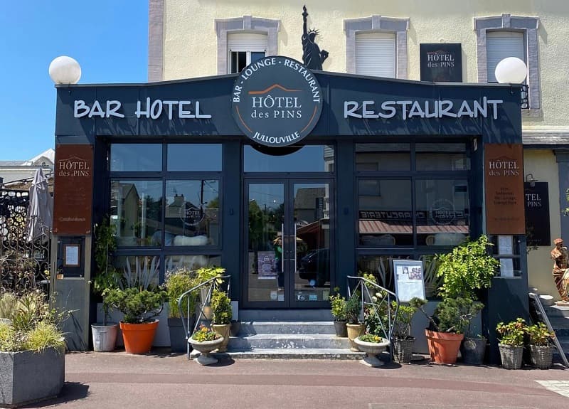 hotel-des-pins-jullouville-0