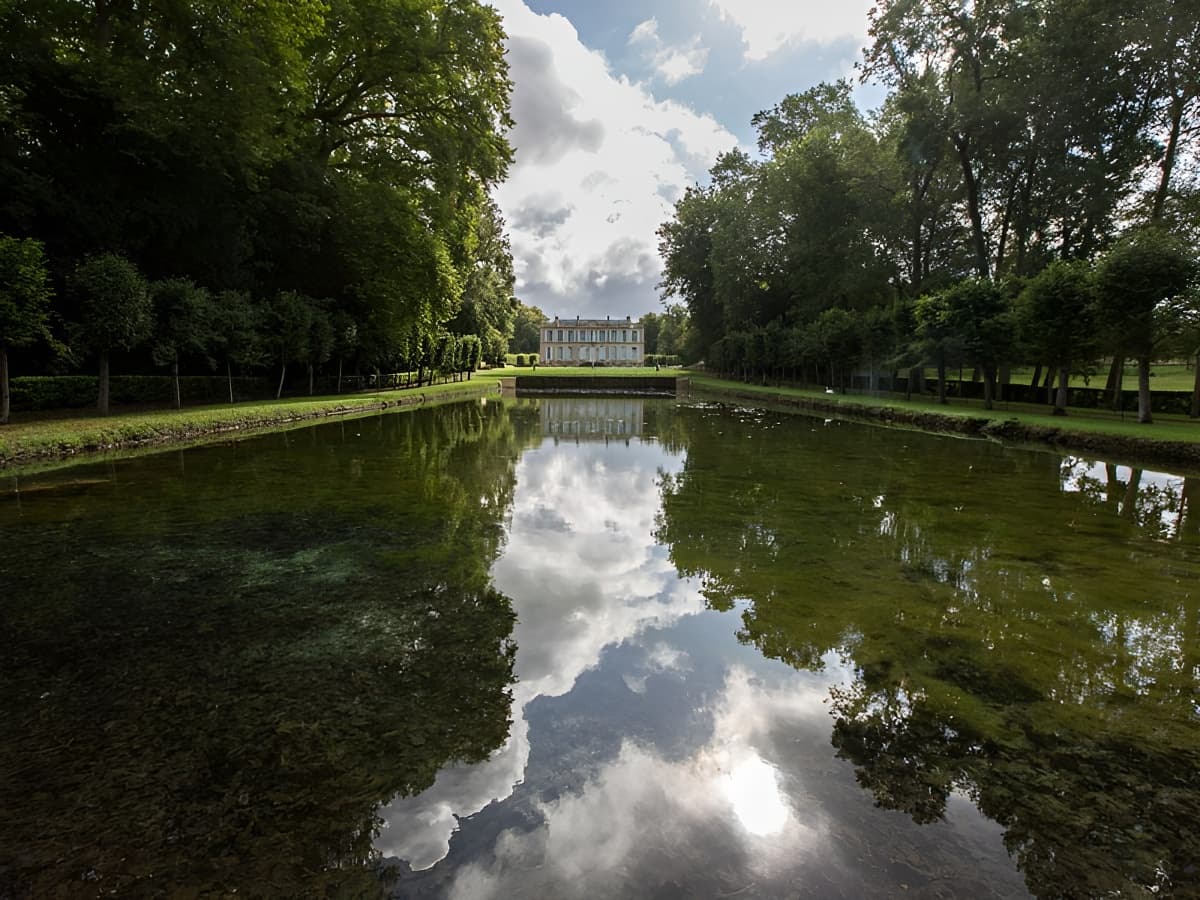 miroir-eau-chateau-mezidon-