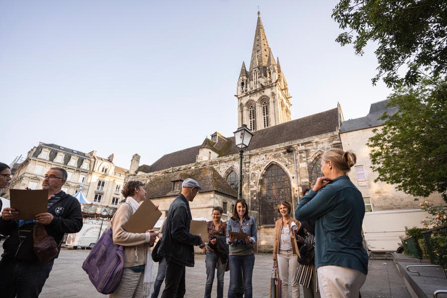 place Bouchard devant la statue de Malherbe