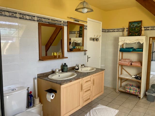 salle de bain commune étage 2