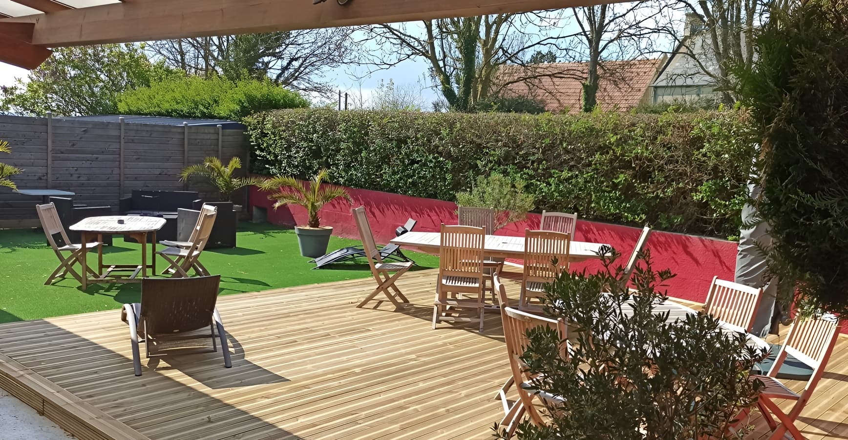 Terrasse Commune - Chambres Familiales et Standards