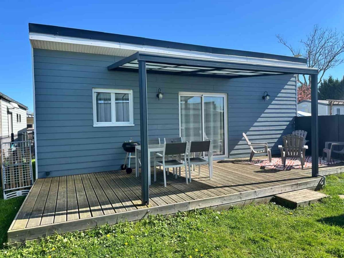 terrasse avec sa pergola