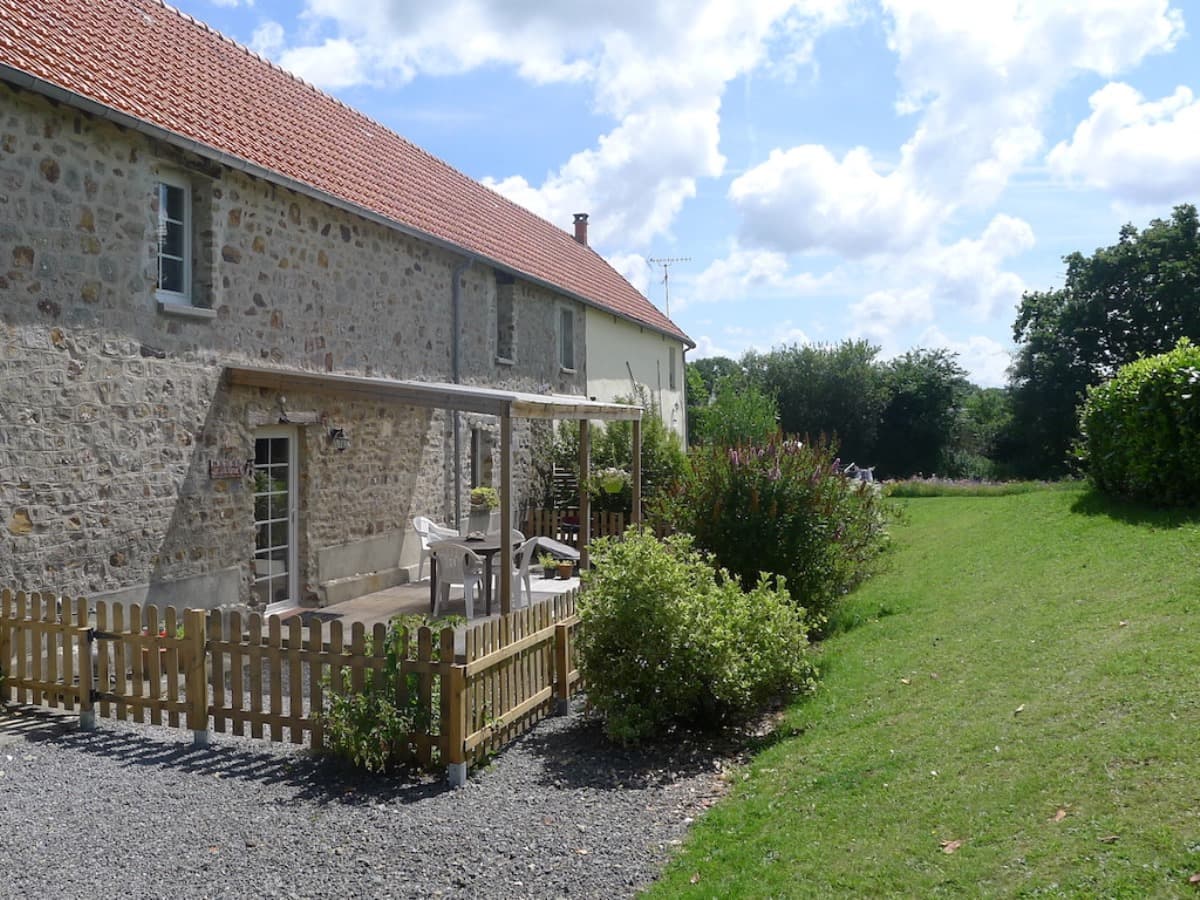 Vesly-meublé-la-vacherie-1