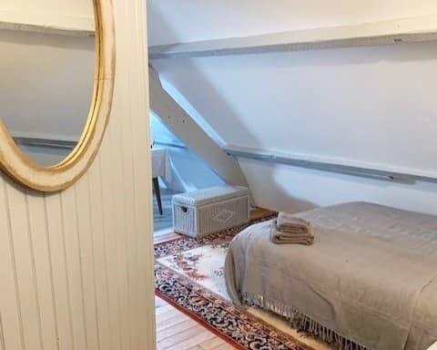 vicq-sur-mer-chambres-c-hotes-la-chambre-de-la-tour-a-la-prefonderie-3