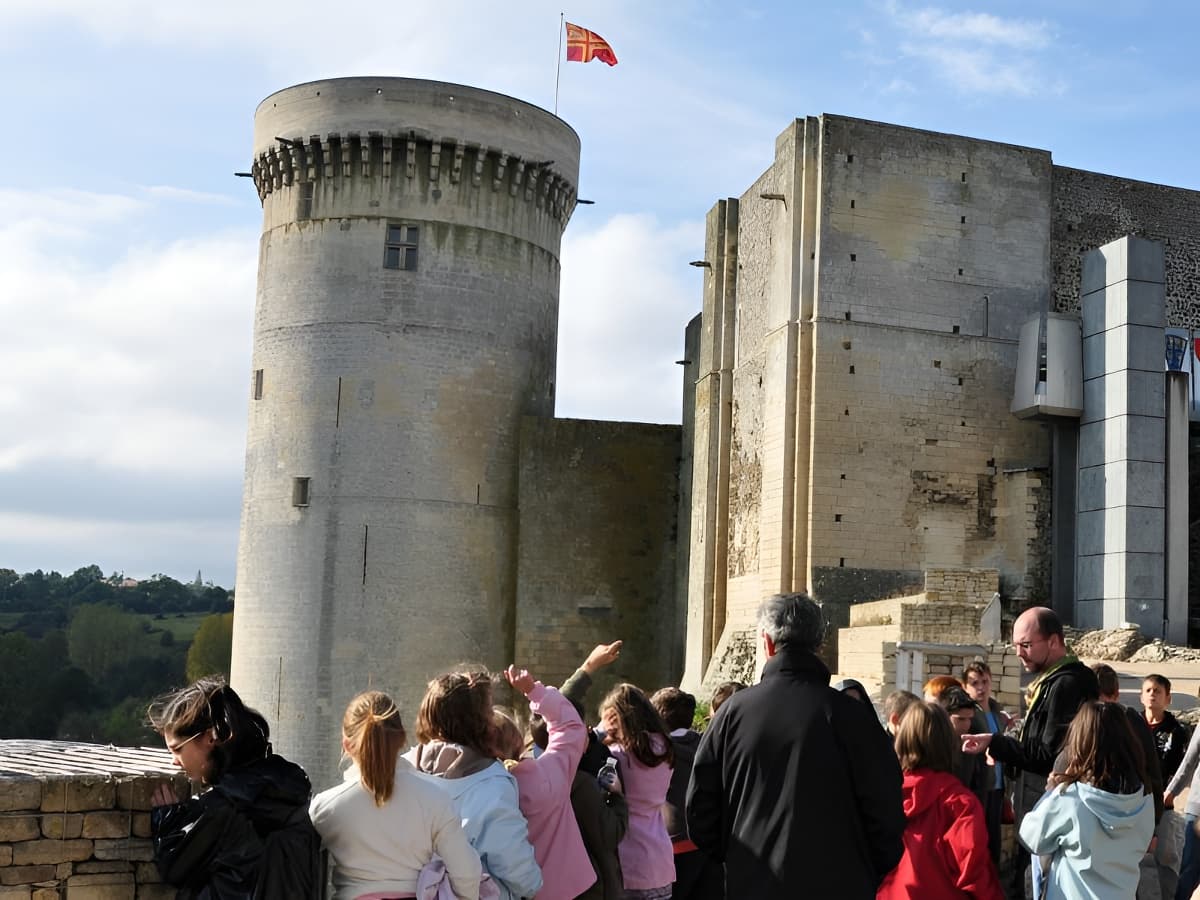 visite groupe chateauFalaise