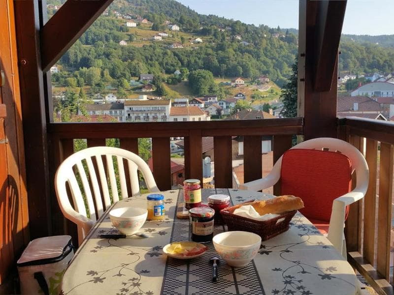 Appartement 4 personnes - Moutier des Fées - centre-ville et balcon ensoleillé
