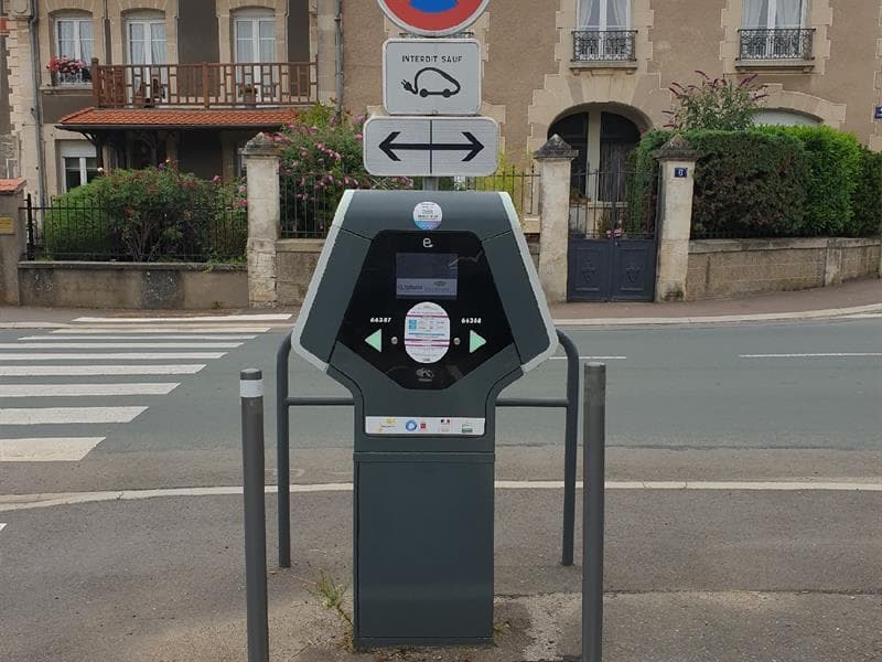Borne de recharge pour véhicule électrique