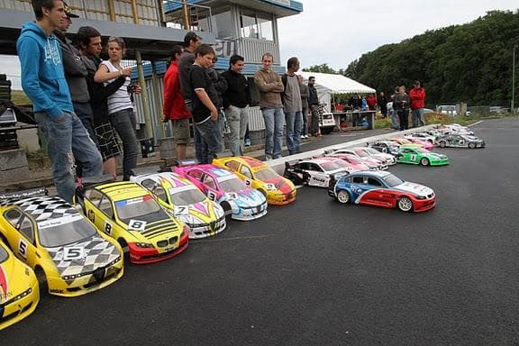 Initiation voitures de course radiocommandées