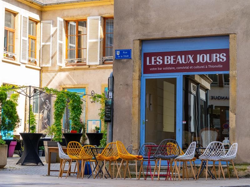 Les Beaux Jours