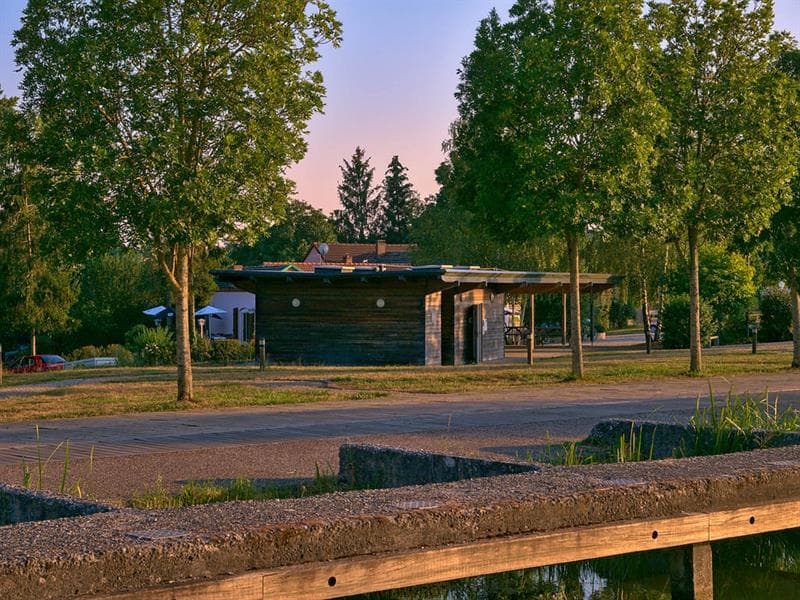 Aire de camping-cars au port de plaisance