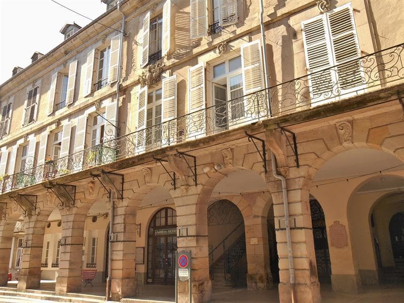 Plombières-les-Bains nez en l'air