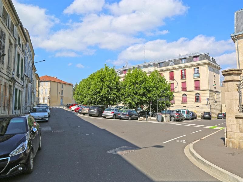 Parking place du gouvernement - gendarmerie