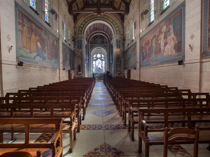 Visite guidée de la basilique Sainte-Jeanne d'Arc