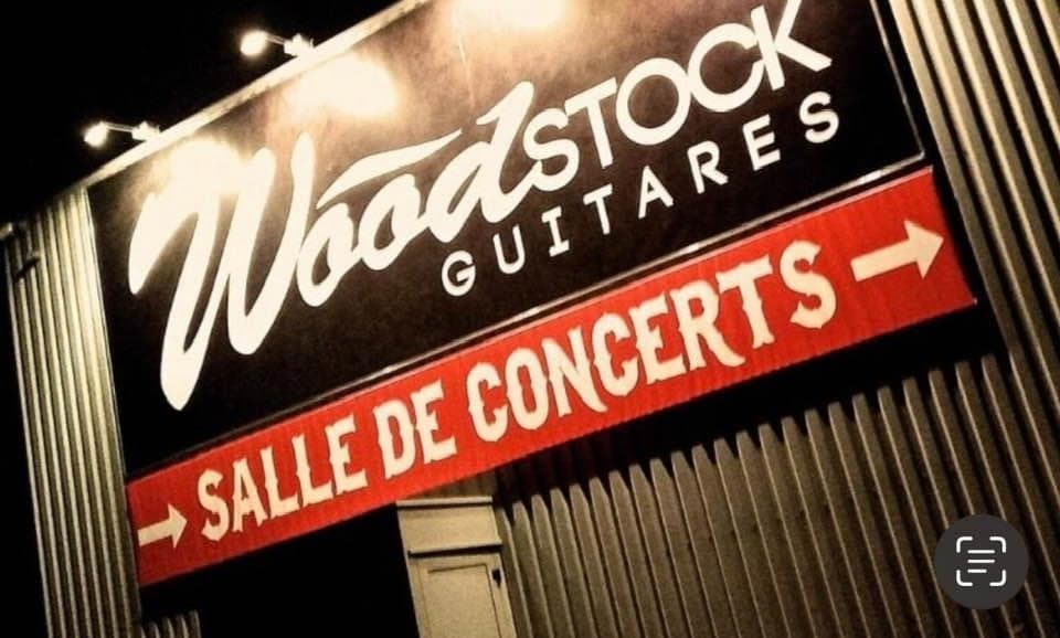 Salle de concerts de Wood Stock Guitares