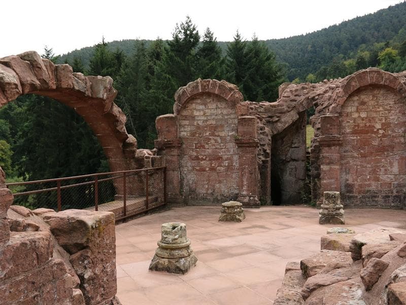 Visite guidée des ruines de l'abbaye de Niedermunster