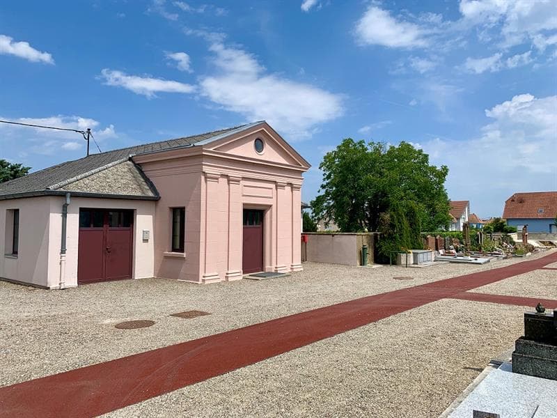 Borne fontaine : cimetière communal