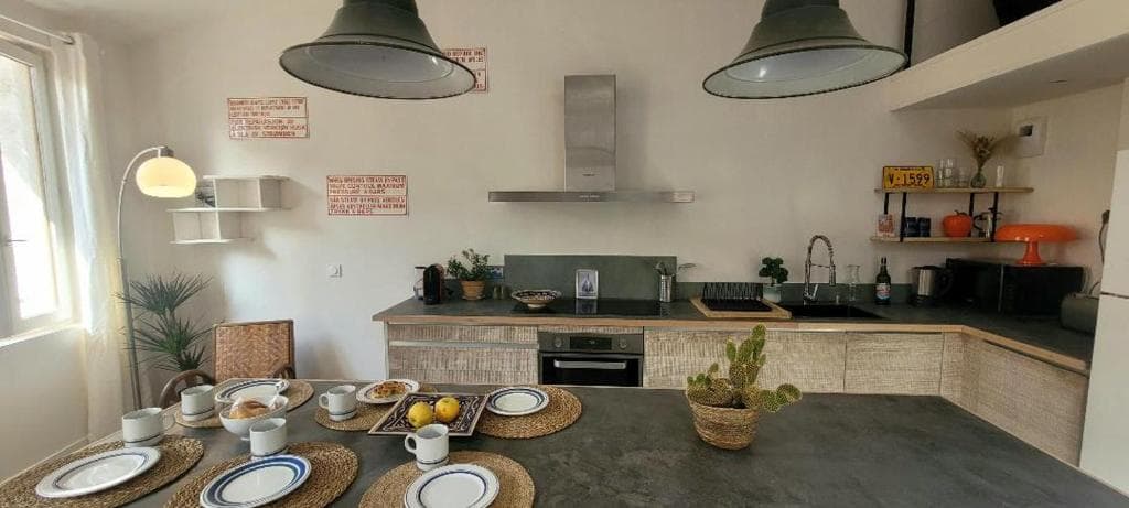 Magnifique LOFT Déco sur le port et à 5mn des plages wifi Clim 85 m2_La Ciotat