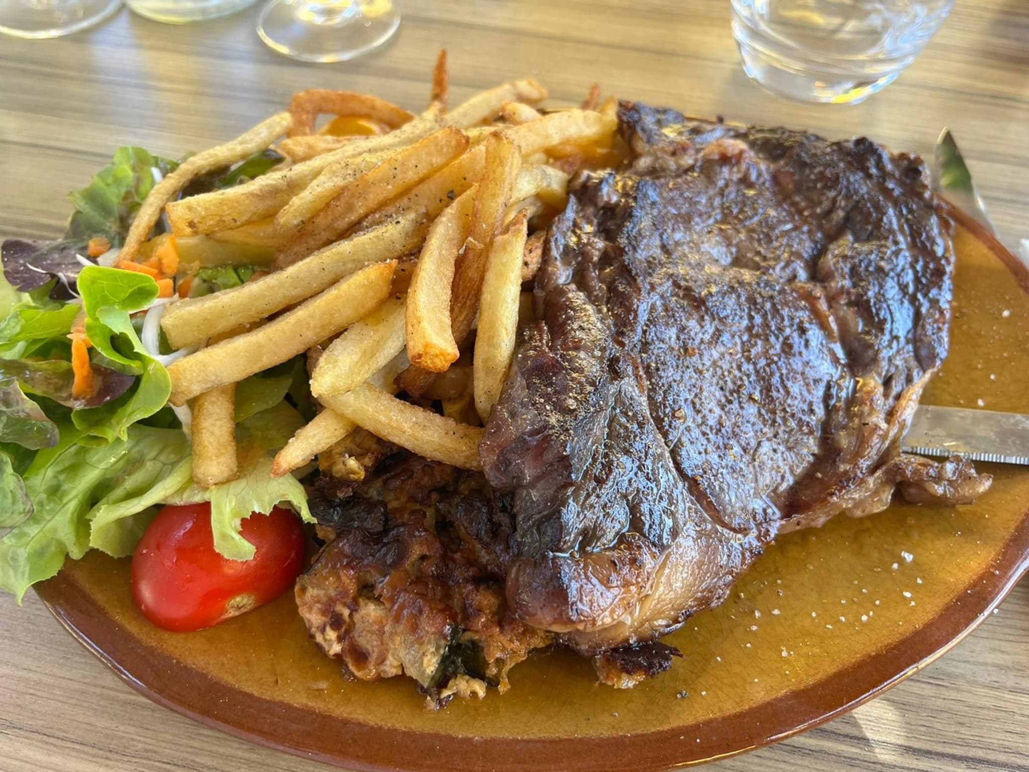 Entrecote et frites Maison au restaurant La Bergerie de Méjanes