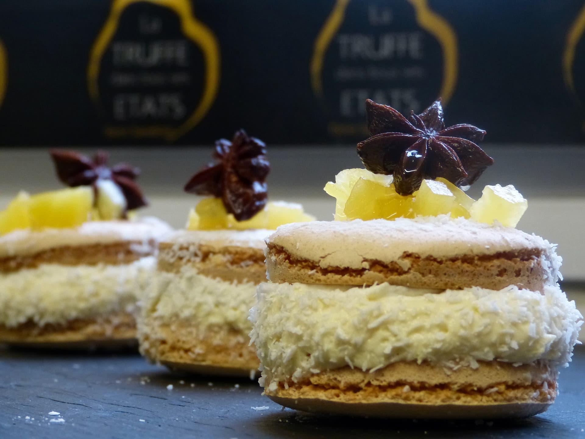macaron pina-colada