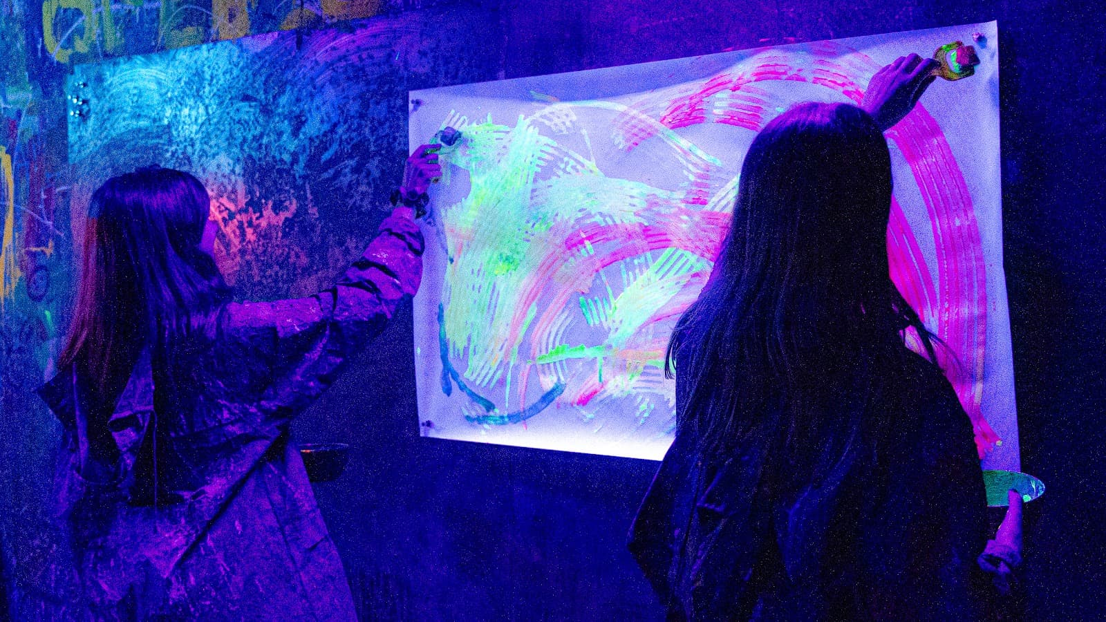 COLOR ROOM NEON