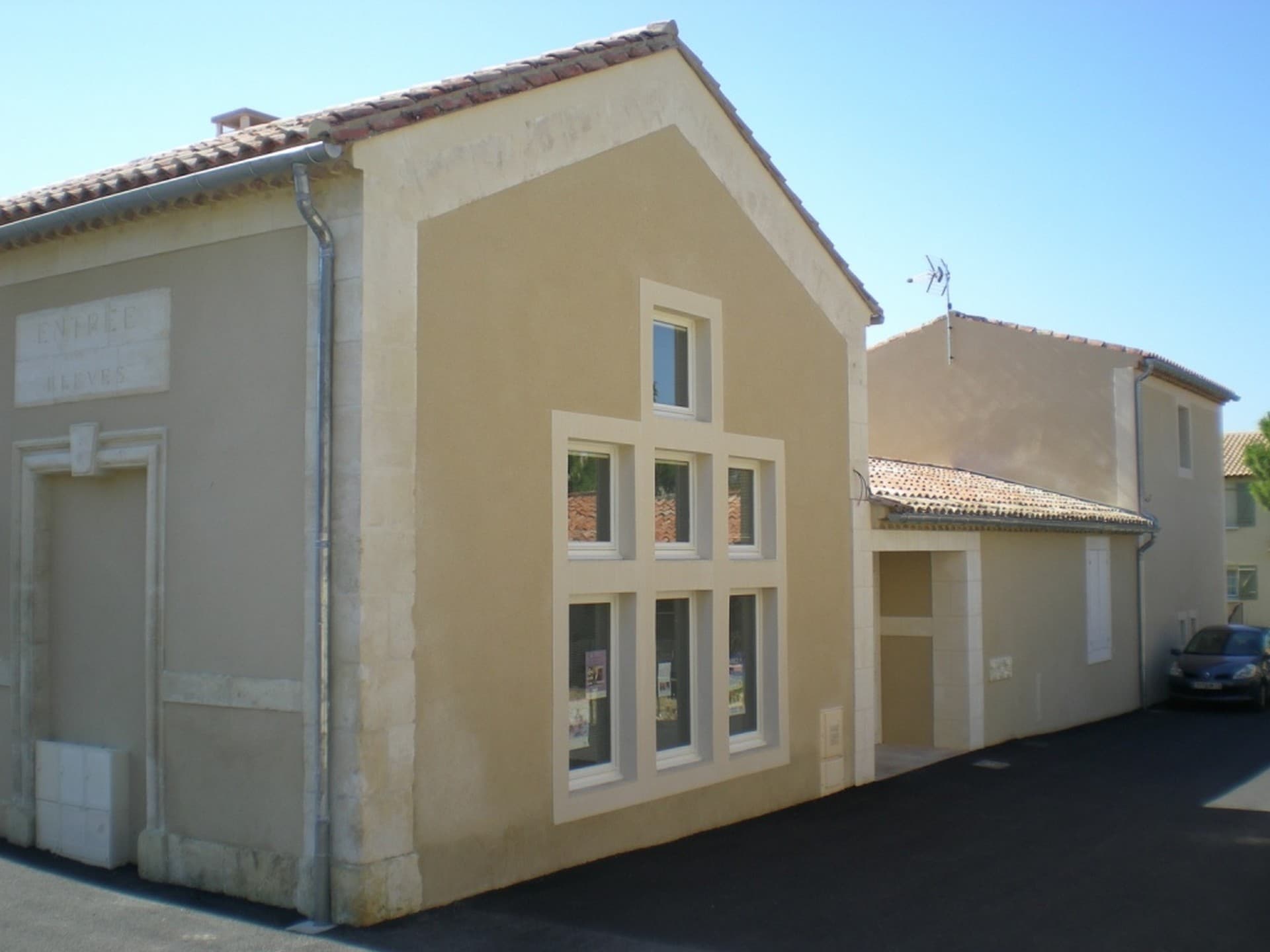Bibliothèque municipale d'Aureille_Aureille_extérieur