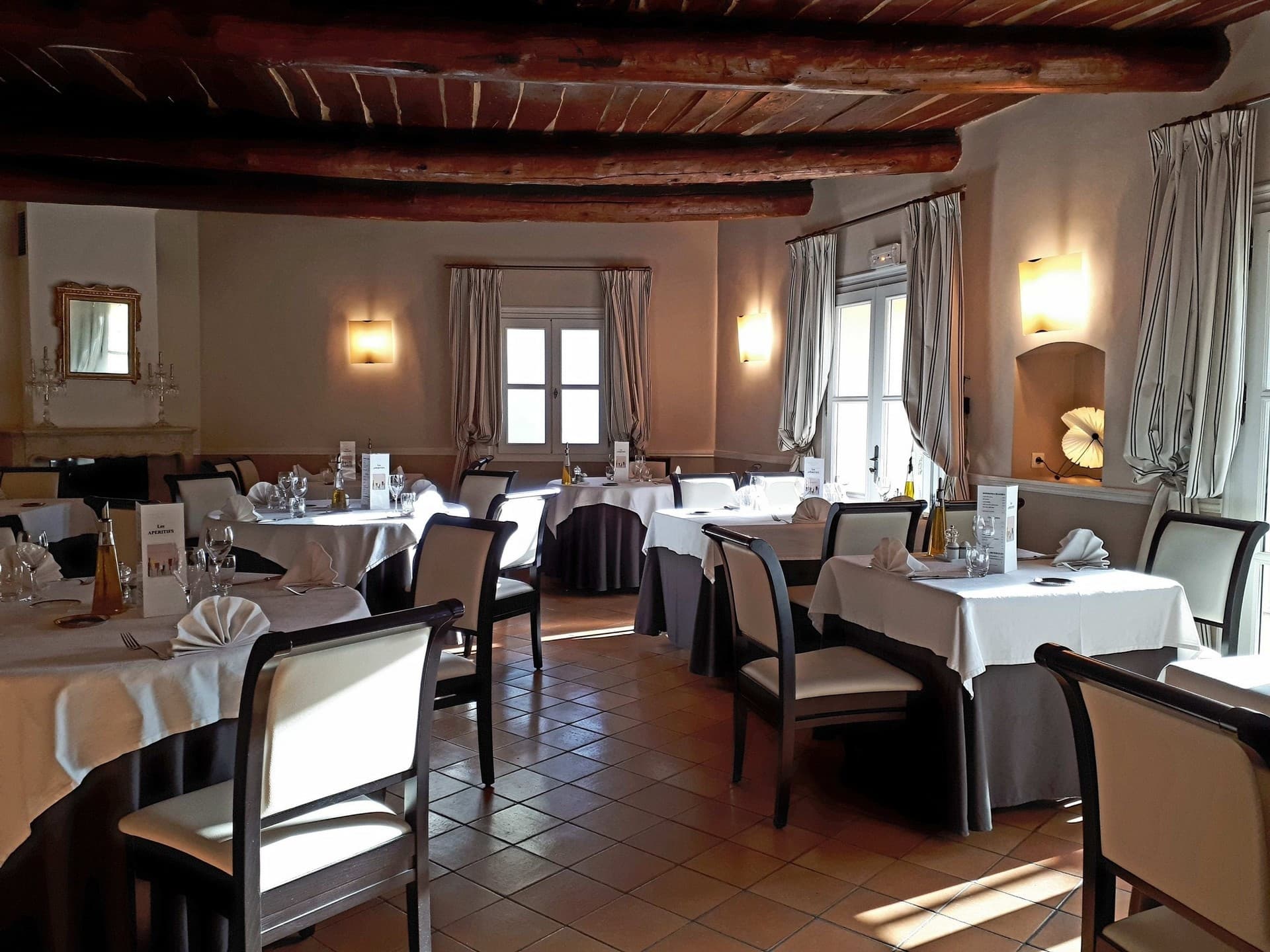 La salle de l'Auberge Provençale