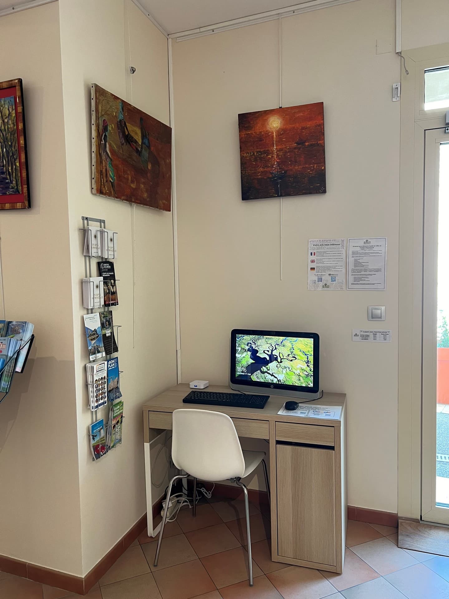 Bureau d'Information Touristique Mouriès_poste libre service