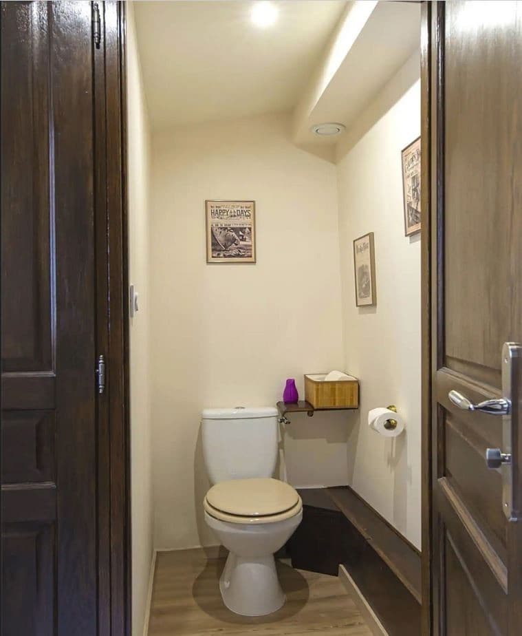 AIR B N B WC.JPG