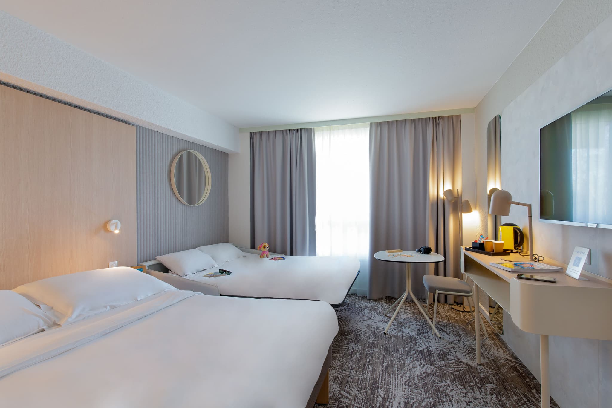 Chambre double et canapé lit