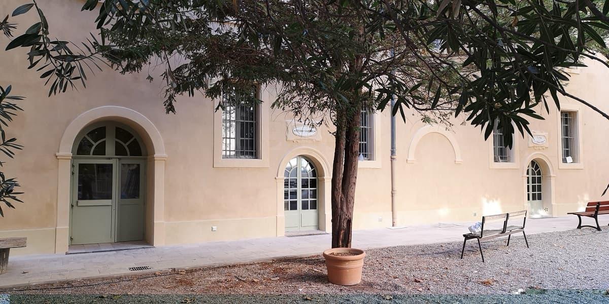 façade ouest de la cour dite aux poissons