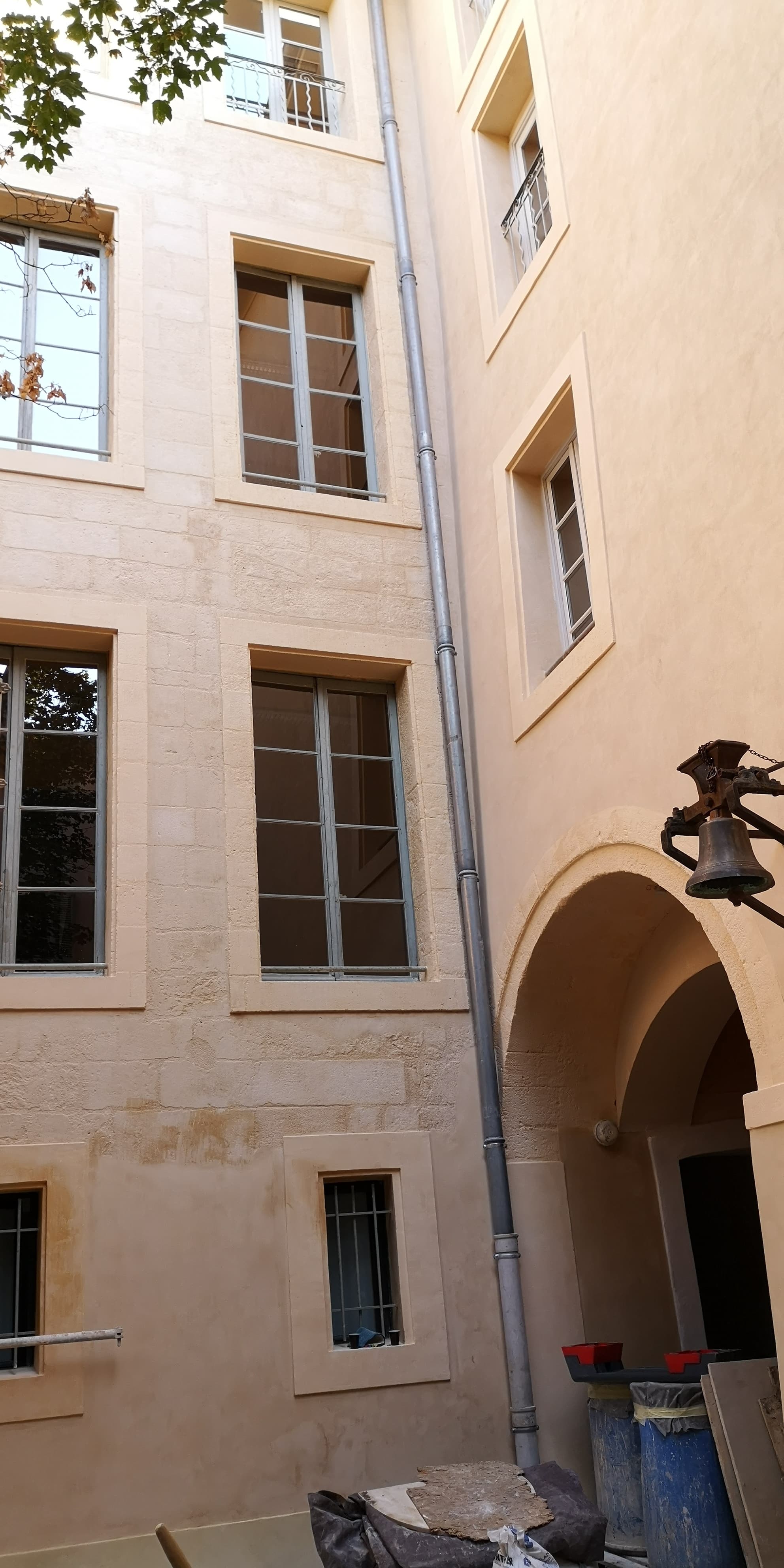 façade est de la cour dite aux poissons