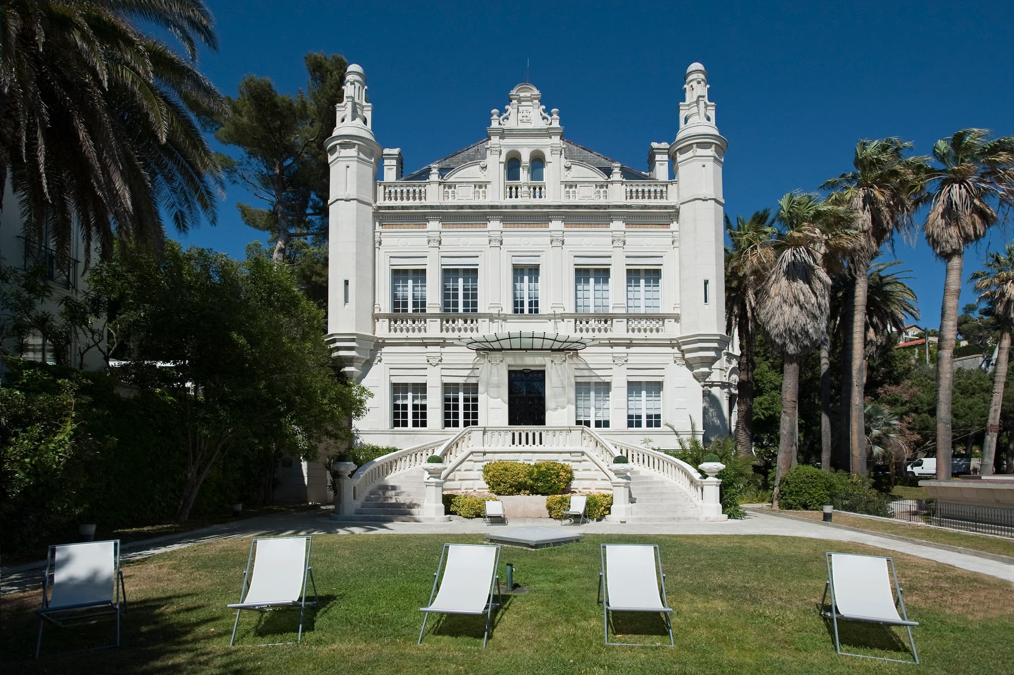 Corniche Kennedy Chateau Berger