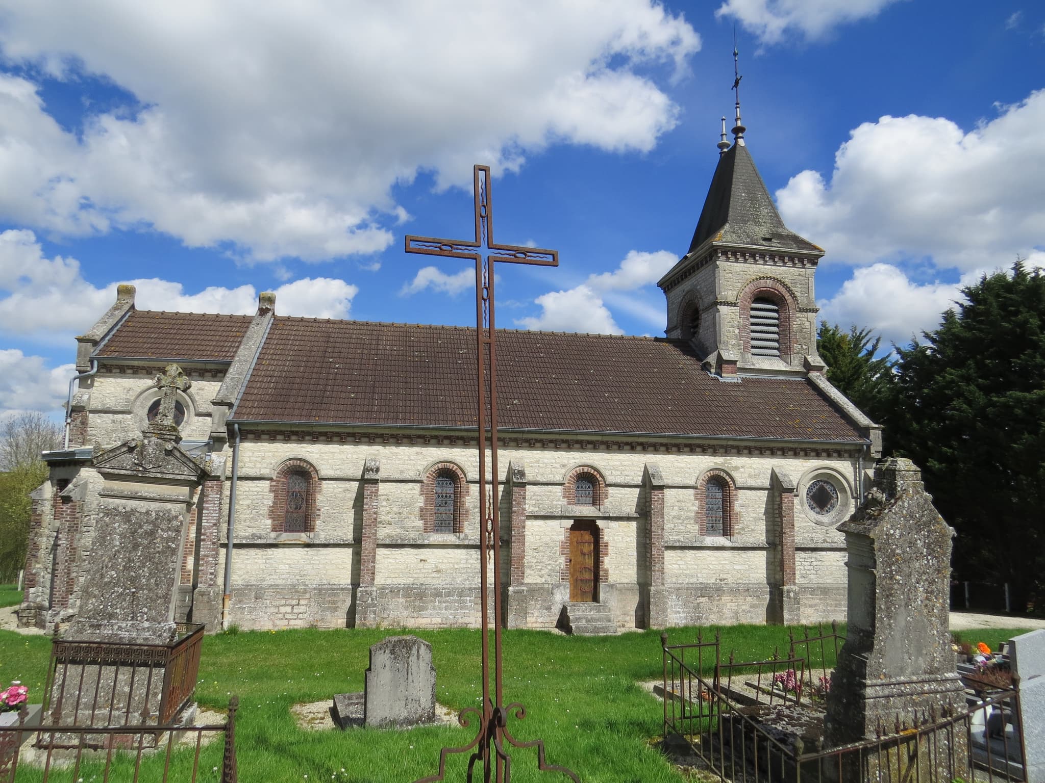 Eglise de Machy.JPG