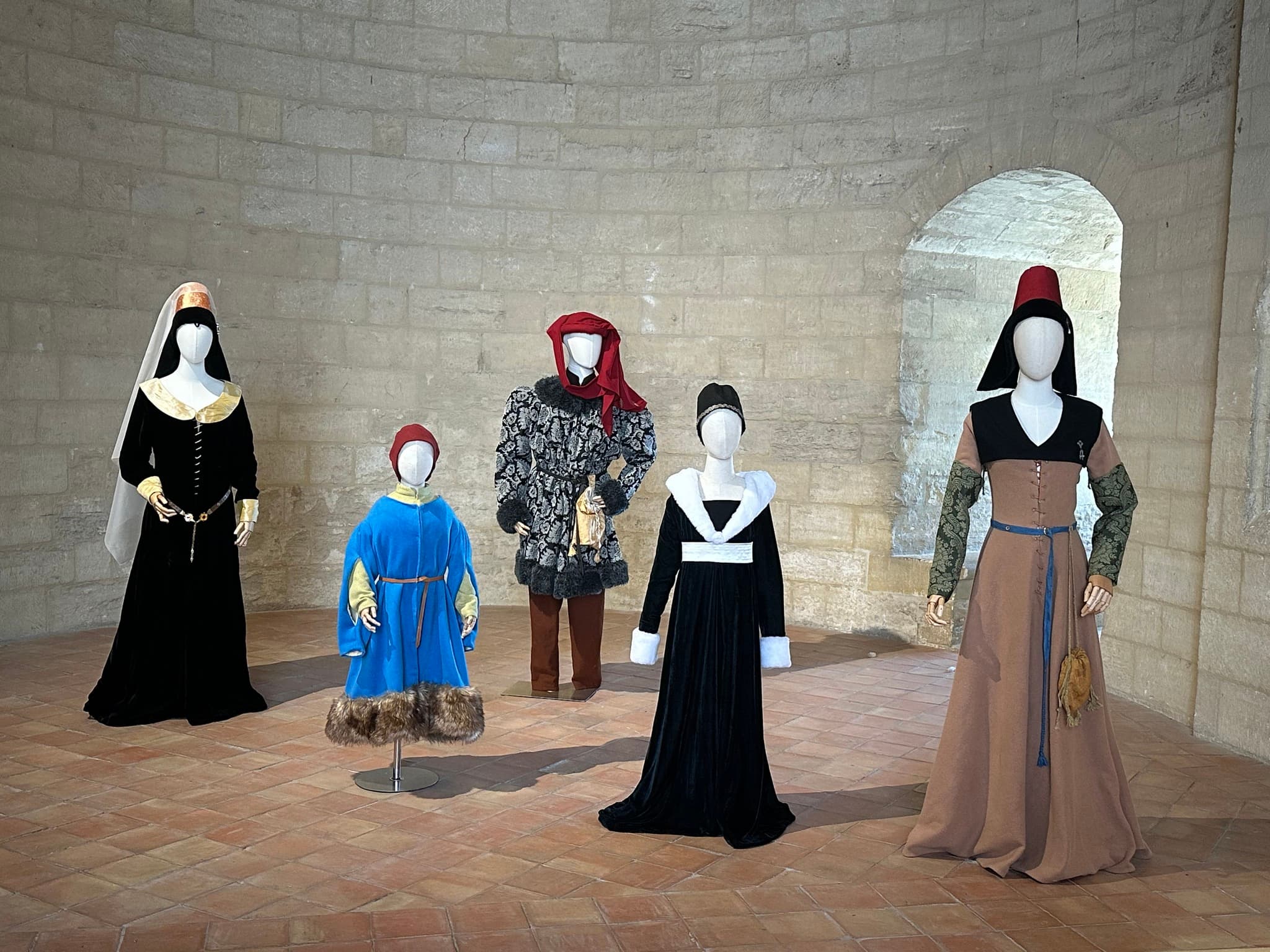 Exposition "La mode au Moyen Âge, élégance et prestige à la cour du roi René »._Tarascon